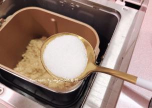 加入10克的细砂糖