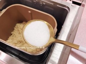 加入10克的细砂糖