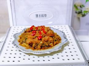 将蒸锅盖子打开，香味扑鼻而来。