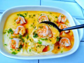 虾仁有丰富的矿物质和维生素A，并且肉质松软，容易消化，适合所有人群，尤其是老人小孩和孕妇。

