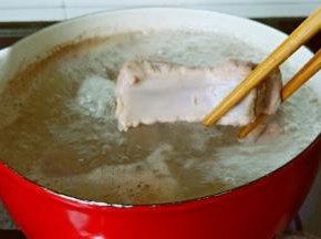 开大火焯水3分钟。