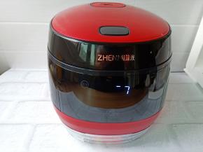 按【蒸饭键】静等米饭就可以。