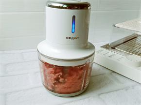 开始绞肉功能，轻轻按10秒。