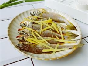 撒点生姜也是去腥。