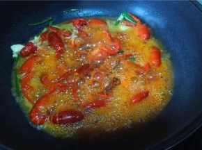 加入料酒，收汁，关火