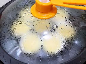 放入沸水锅中大火蒸10分钟，到时间后马上出锅