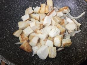 放入豆腐