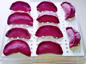 依次包好。放入蒸锅的蒸屉上二次醒发大约20分钟，明显变大即可。