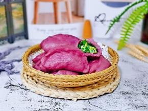 一口气吃了三个。