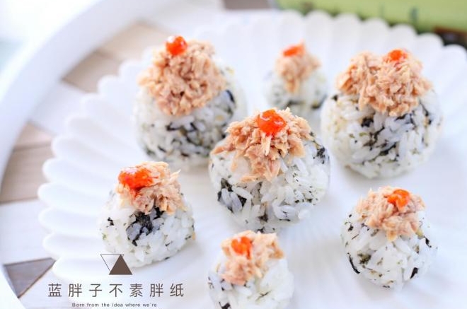 海苔金枪鱼饭团
