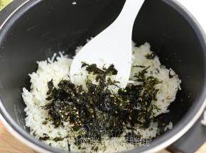 加入海苔碎。