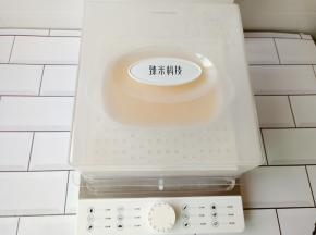 盘子放入臻米折叠蒸汽锅蒸10分钟。