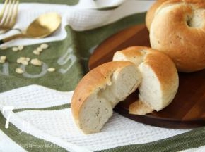 烤好，转移到冷凉架上冷凉，然后密封保存即可，常温2-3天，或者冷冻1个月。