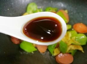 一勺蚝油。