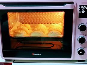 上下管170度烤20分钟。(时间及温度仅供参考，具体请根据自家烤箱性能另定)