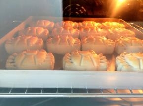 送回烤箱，180度，烤13～15分钟。注意观察状态再考虑实际烘烤时间。