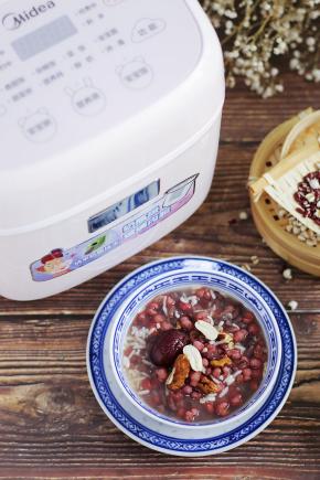 根据口感喜好也可以添加核桃、花生或桂圆等等。