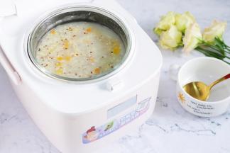 营养的藜麦南瓜小米粥就制作完成了！