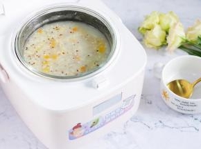 营养的藜麦南瓜小米粥就制作完成了！