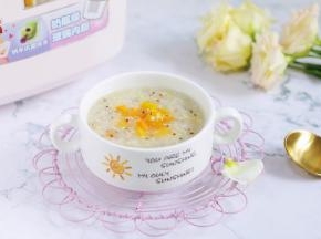 晚上睡前可以把食材放入BB中预约起，第二天早起就有热乎乎的粥喝啦！