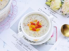 BB煲炖出来的粥非常的香甜软糯。