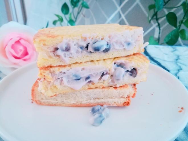 爆浆红豆酸奶三明治