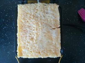 放入面包片，盖上盖子，就可以了