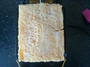 放入面包片，盖上盖子，就可以了