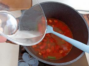 加入一大碗清水煮开