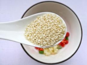 一勺白芝麻。