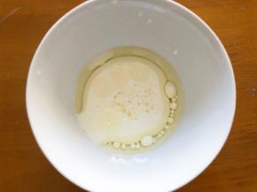 玉米油和纯牛奶混合