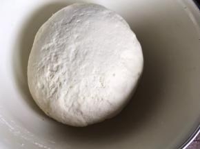 揉成光滑面团，密封发酵至两倍大
