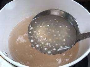 西米煮至半透明状