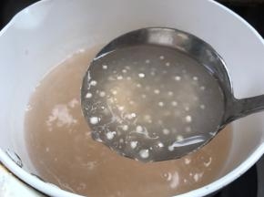 西米煮至半透明状