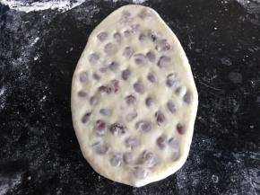 再用擀面杖擀成长条