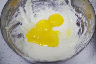 加入蛋黄