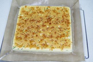 震出热气，撕开周边的油布