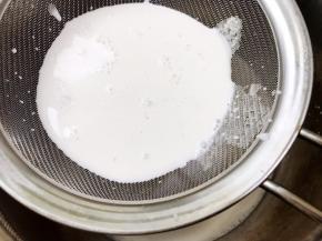 把粉浆过筛一下