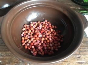 洗净沥水后放入锅中