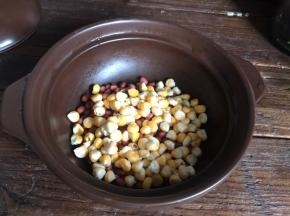 放入红豆锅中