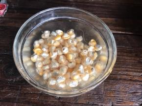 新鲜玉米粒，洗净沥水