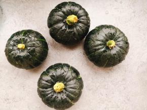 盖上南瓜盖，放入蒸箱中，时间设置25分钟。