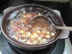 转小火熬煮半小时以上