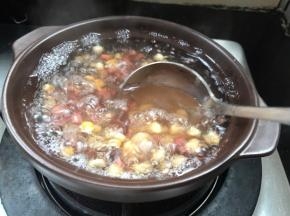 转小火熬煮半小时以上