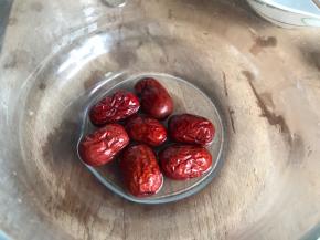 红枣洗净沥水