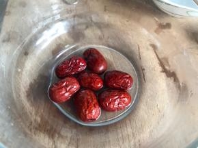 红枣洗净沥水