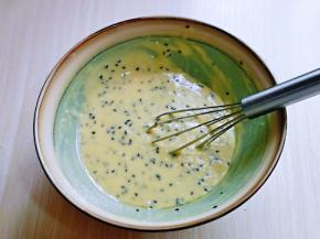 再次用手动打蛋器打至均匀。