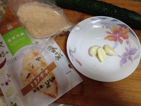 准备食材，鸡胸肉自然化冻，鸡胸肉是已经腌制好的成品