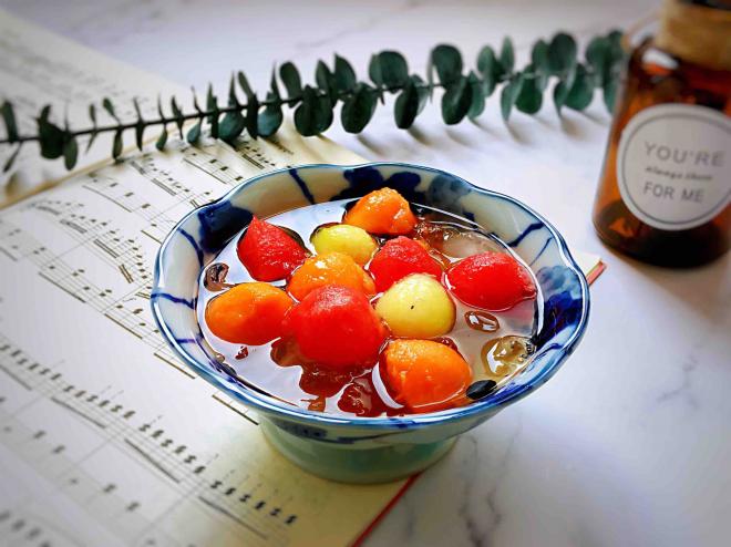 桃胶雪燕皂角水果盏