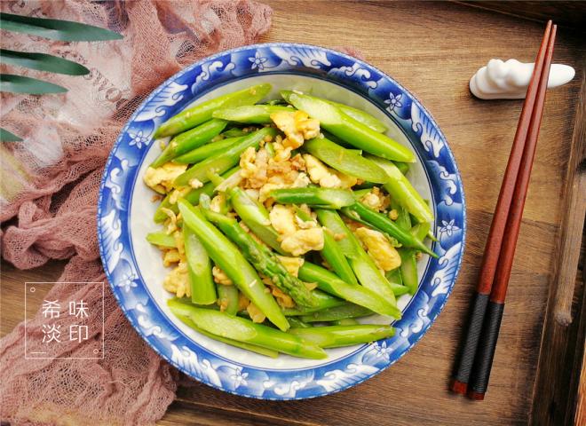 肉末鸡蛋炒芦笋